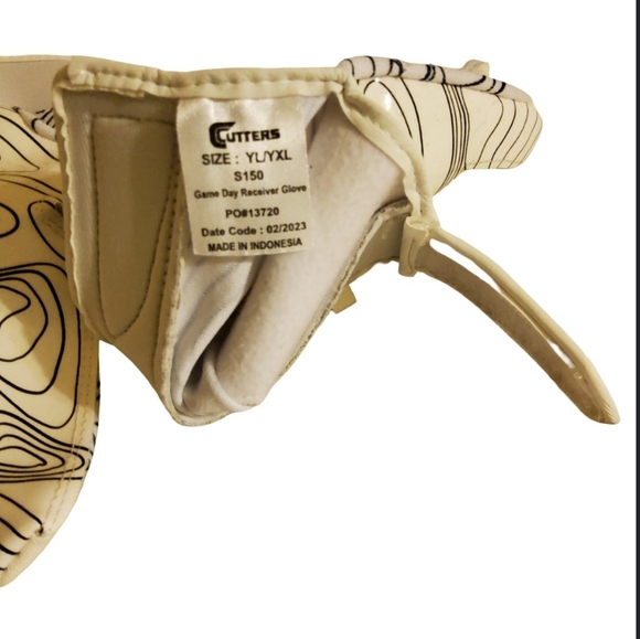 White and Black Men's Gloves - Picture 5 of 5